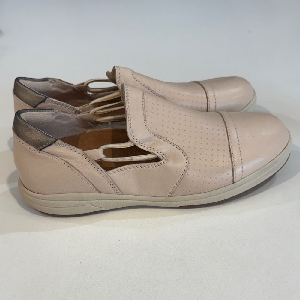 Earth Origins slip-on shoes in a light beige or nude color. Size 7W